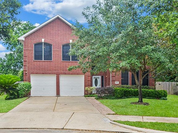 Welcome home! Zoned to highly sought after Katy ISD schools and just minutes away from major freeways making for an easy commute.