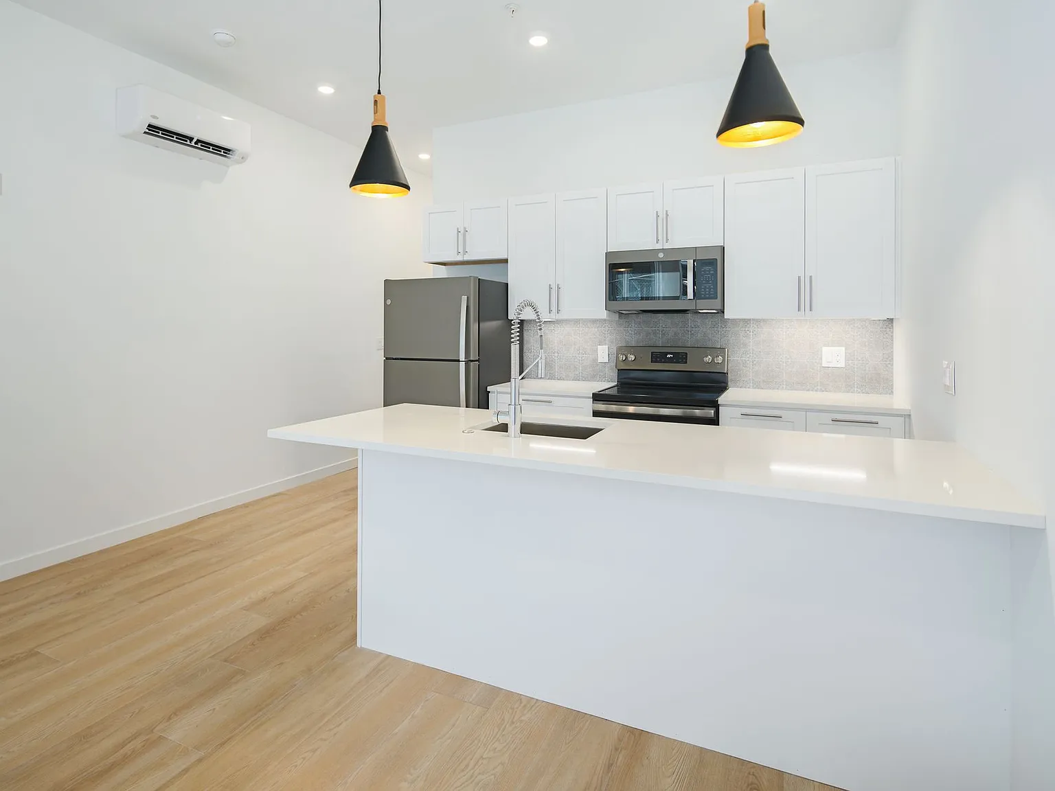 2814 Kensington Ave — Photo 4