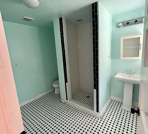 5th image of 1103 W Washington St