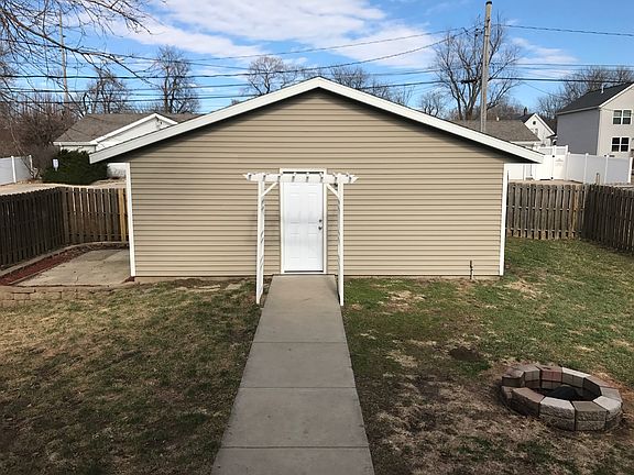 Detached Garage