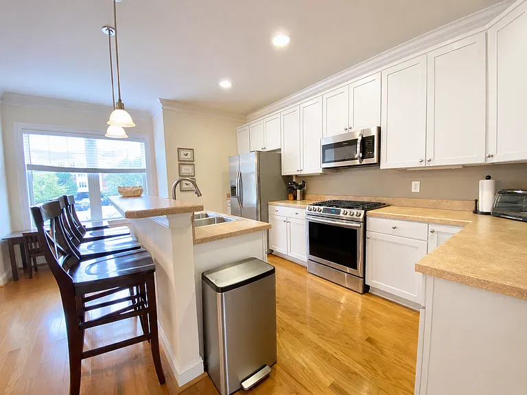 1041 Bolling Ave — Photo 3