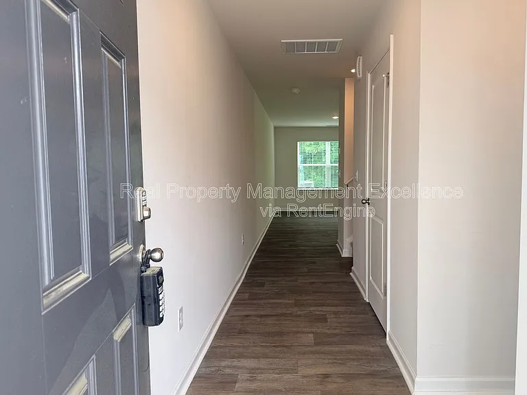 58 Sweet Meadow Rd — Photo 2