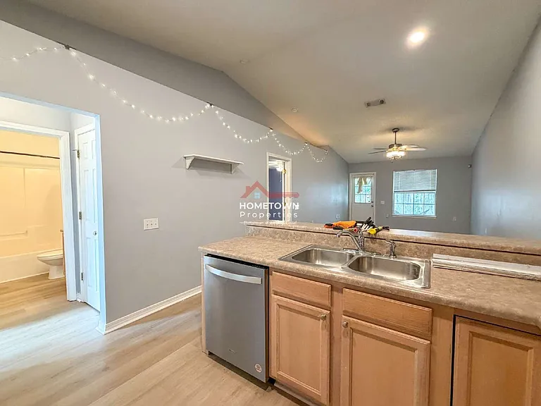 8005 Stonebrook Dr — Photo 5