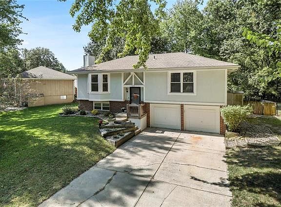 2nd image of 542 NE Noeleen Ln