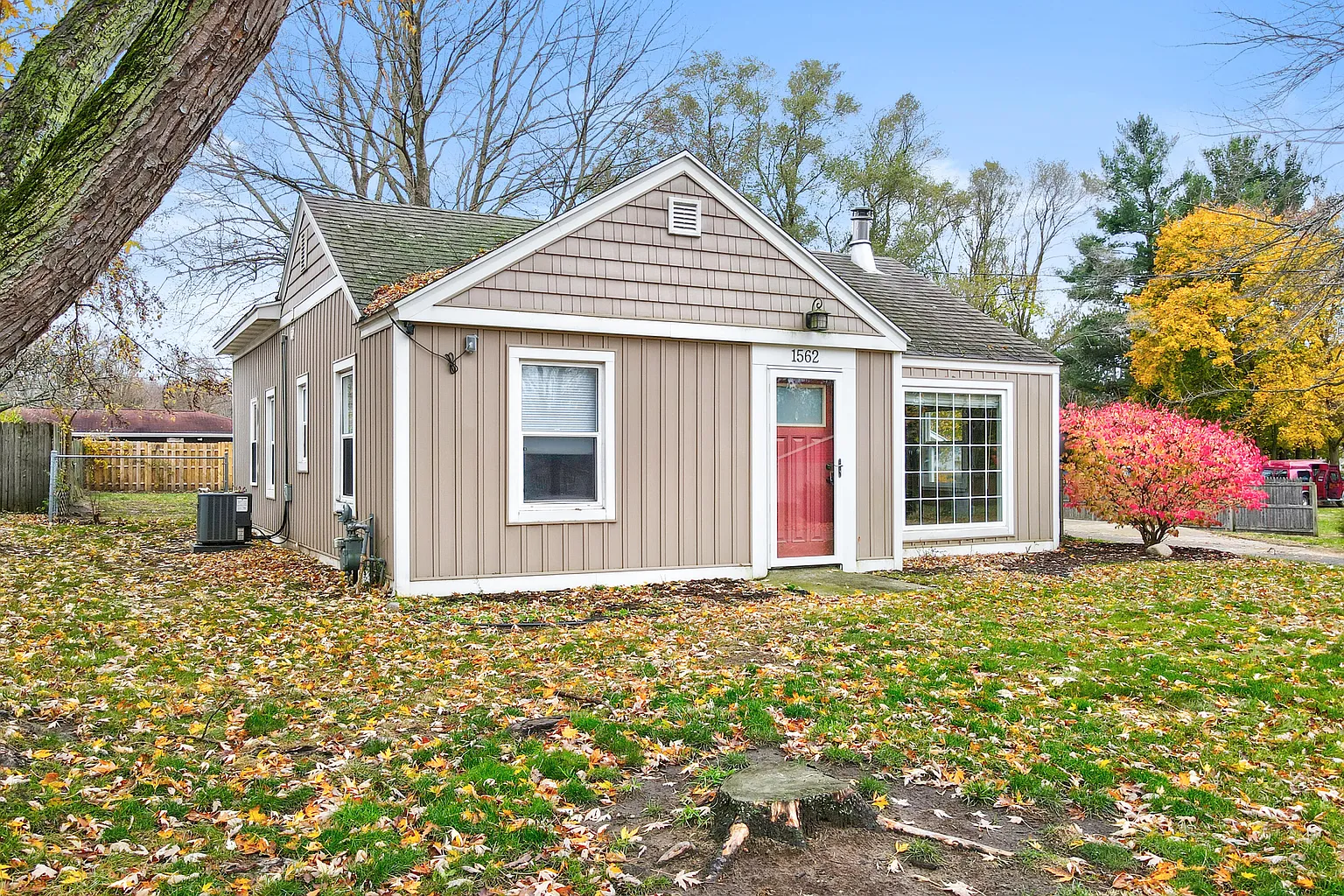 1562 Jerome St photo 1