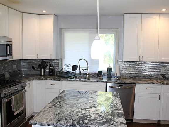 4th image of 1020 E 153rd St