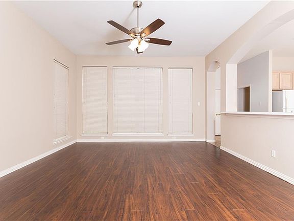 4th image of 3140 Kings Canyon Dr