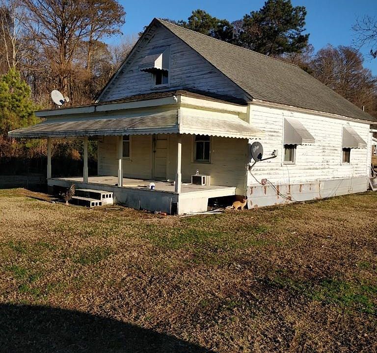 2nd image of 612 Lake Rd