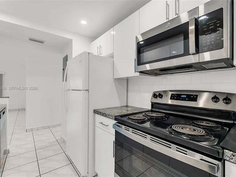 9354 SW 77th Ave #I1 — Photo 37
