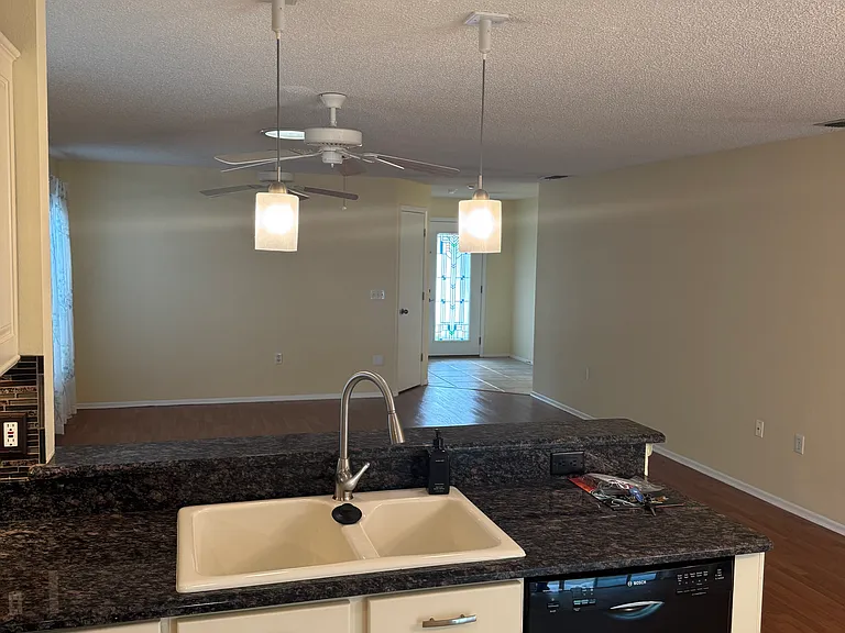 371 Augustine Ct — Photo 32