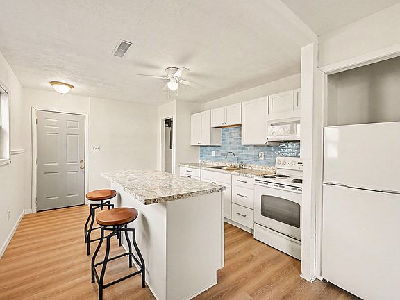 4th image of 1042 Darwood Ave