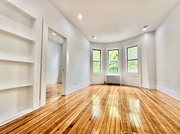 150 East 32nd Street image 1 of 11