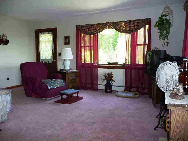 5th image of 303 S Grimes Hill Road