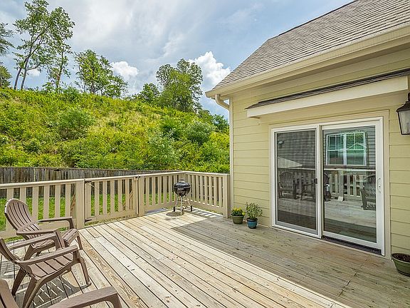 5th image of 1344 Carrington Way