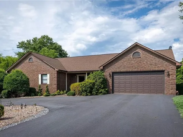 104 Woodsway Ct, Morganton, NC 28655