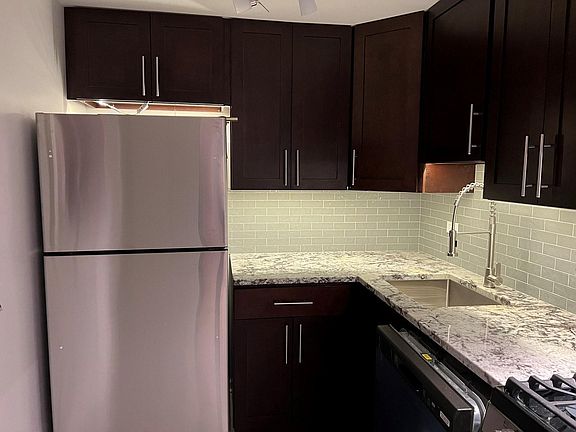3rd image of 1463 Mercury Dr APT 210