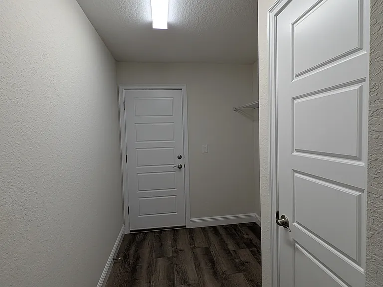 214 E Caldwell Dr — Photo 15