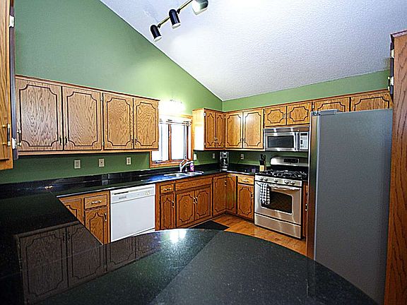 3rd image of 429 13th Ave S