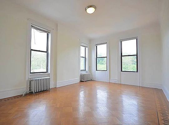 2nd image of 9 Essex St #3