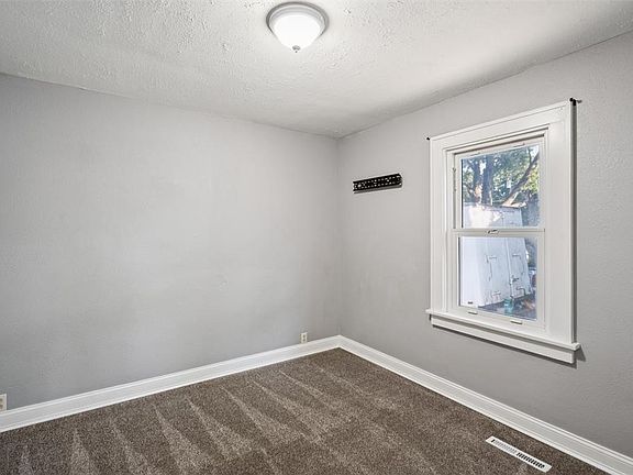 5th image of 410 E 10th St N
