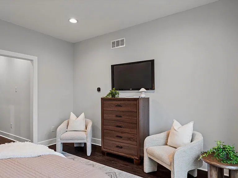 1410 N Marston St — Photo 15