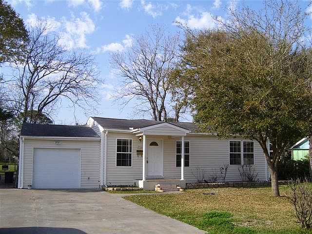 1st image of 2710 Magnolia Dr