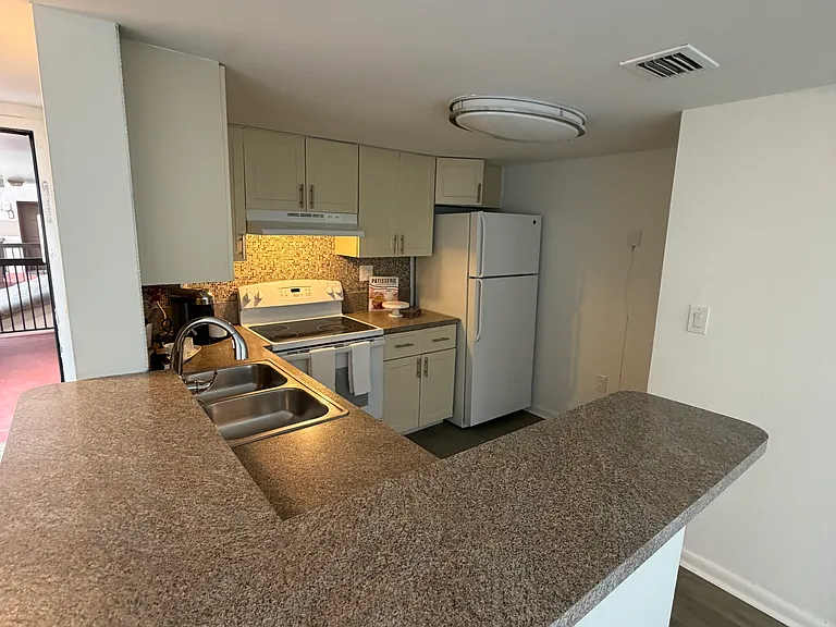 9785 Nob Hill Ct — Photo 5