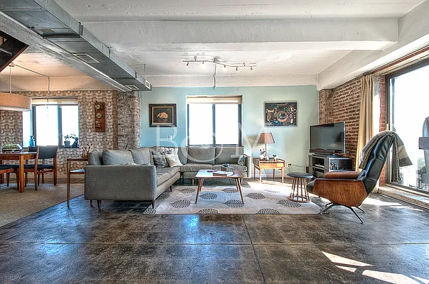 Sold by Brick&Mortar | media 1