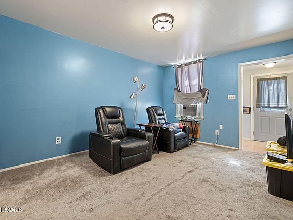 4th image of 218 S Center St