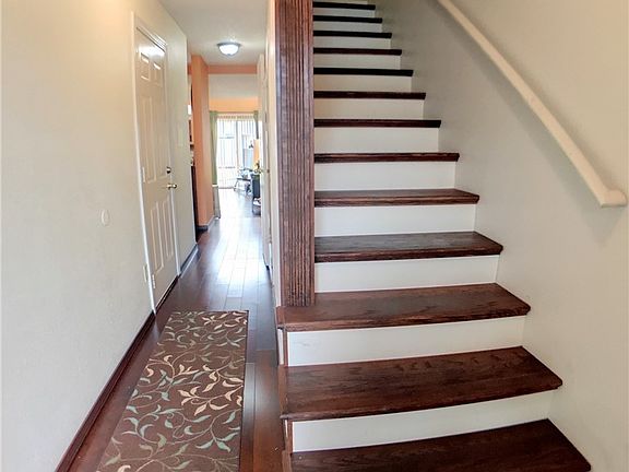 2nd image of 820 Pike St NE APT B3