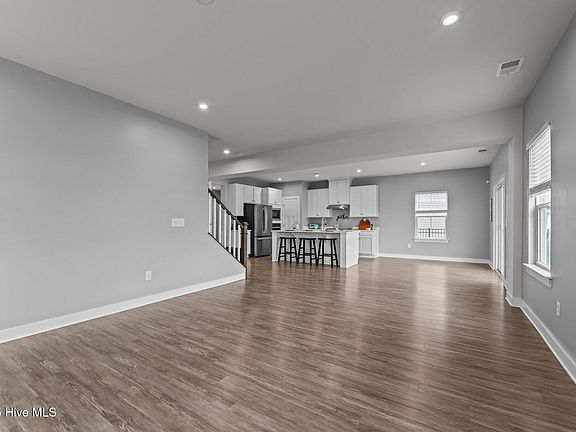 3rd image of 307 Sunny Lake Road