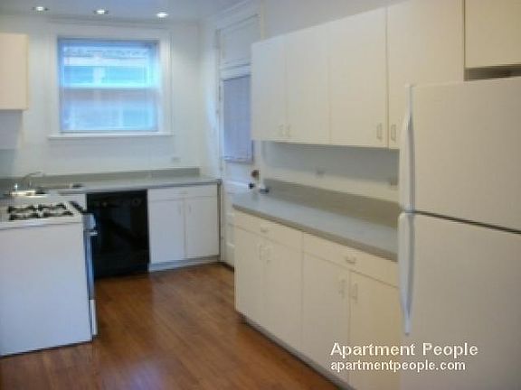 2nd image of 1608 W Berteau Ave APT 2i