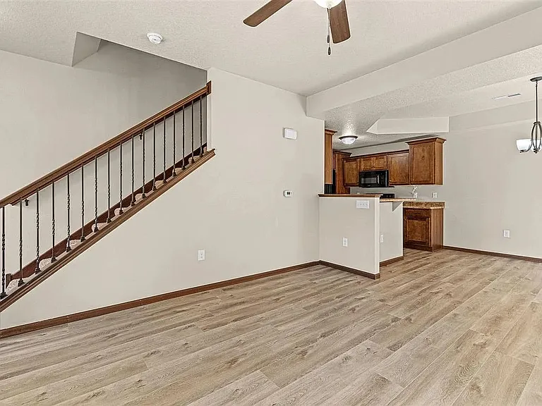 1538 Burr Dr — Photo 12