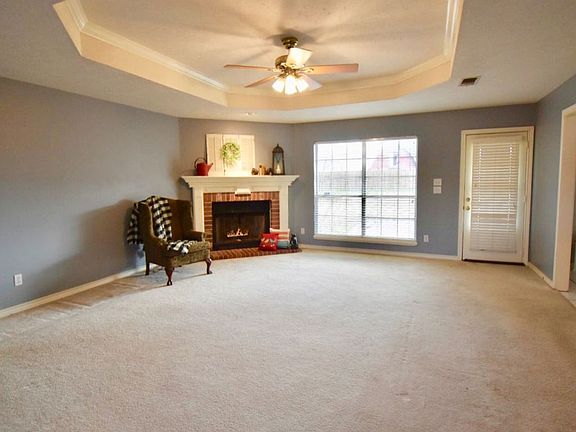 4th image of 2700 Woodland Oaks Dr