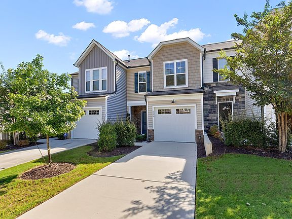 3rd image of 446 White Oak Ridge Dr