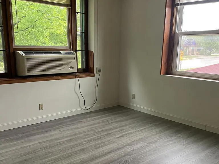 256 E Sarnia St #3 — Photo 6