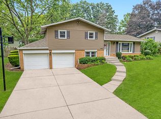 6818 Valley View Dr, Downers Grove, IL 60516