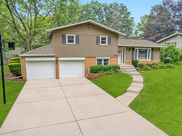 6818 Valley View Dr, Downers Grove, IL 60516