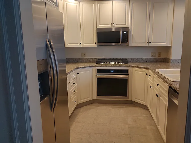 "Step into a chef's paradise! This state-of-the-art oven in your new kitchen offers everything a culinary enthusiast could want. Gas stove top, oven with No Preheat, Convection Bake, Air Fry, Slow Cook, Bread Proof, Delay Start, and even Steam Bake and Ro