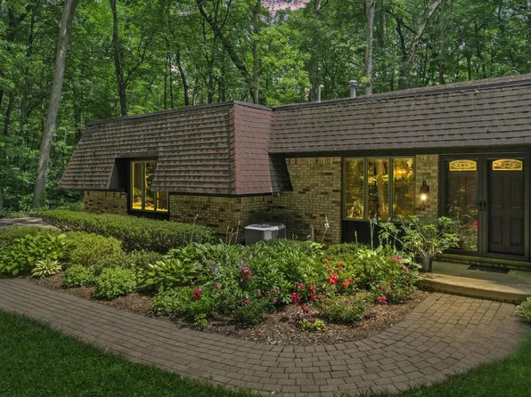 7241 S Green Hills Dr, Saline, MI 48176