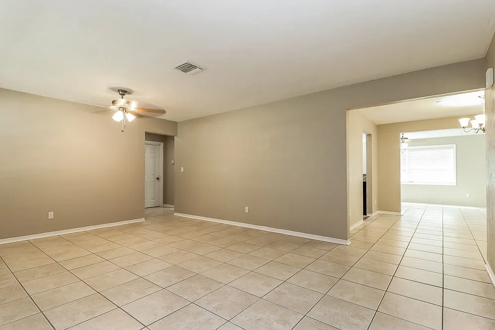 3 bed, 2.0 bath, 1628 sqft, $3,085 — Photo 3