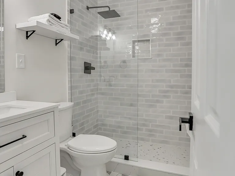 101 W 1st St #B3 — Photo 13