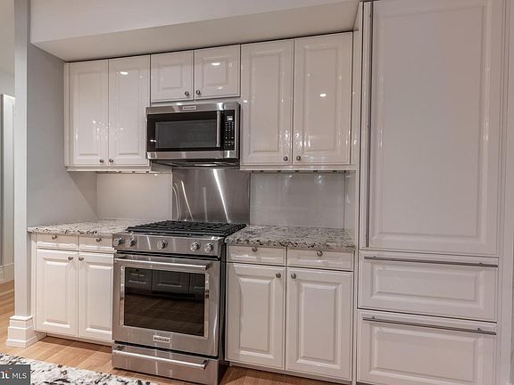 5th image of 130 S 18th St Unit 805