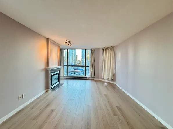 4788 Hazel St #1305, Burnaby, BC V5H 4V9