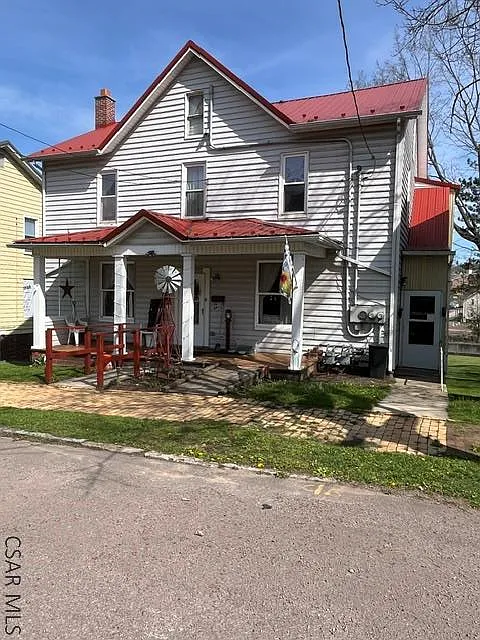 307 Front St photo 1