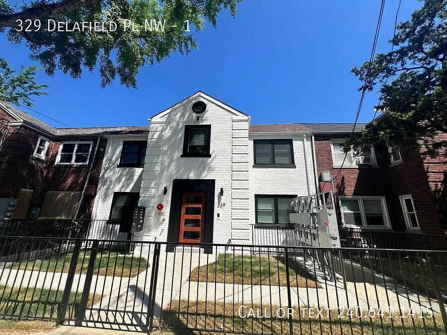 Charming 3 BR/1 BA Apartment in Petworth! — Photo 2