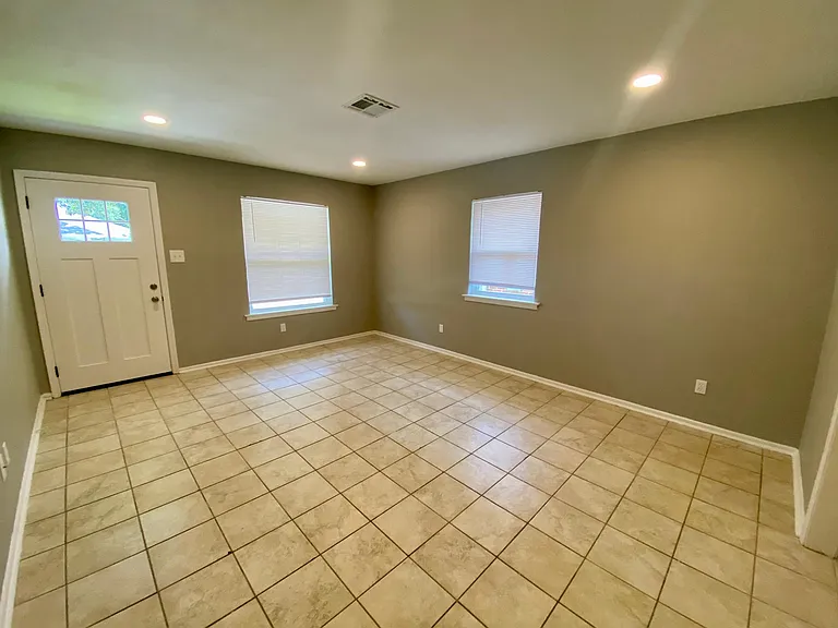 1212 Focis St — Photo 3