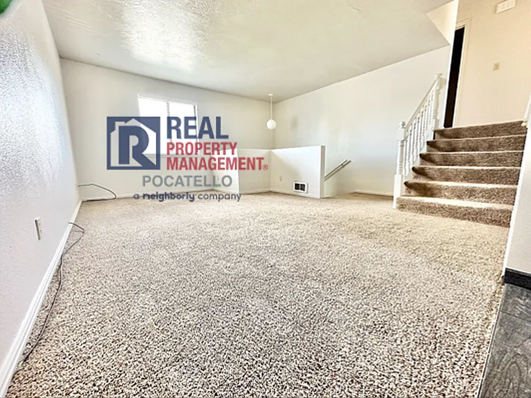 1215 Cottage Ave — Photo 8