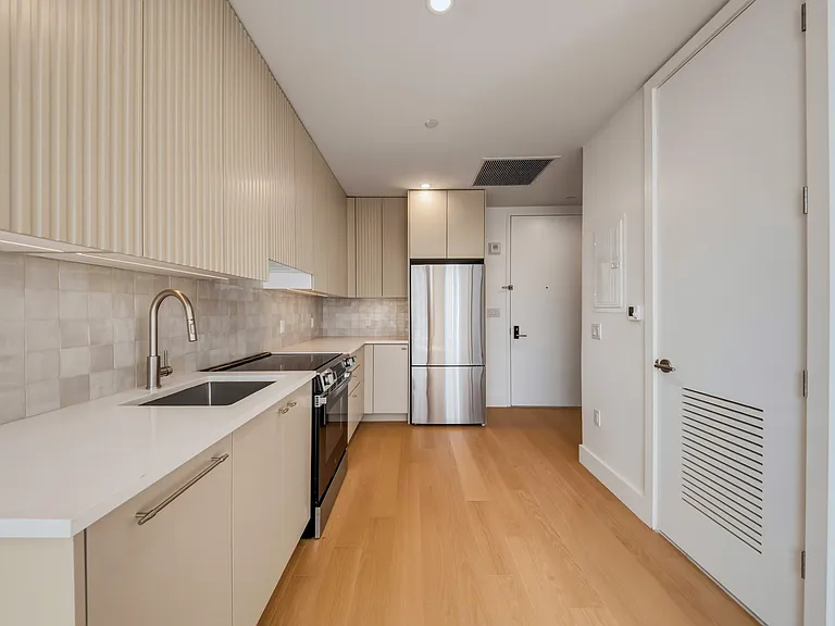 250 W 49th St #2304 — Photo 15