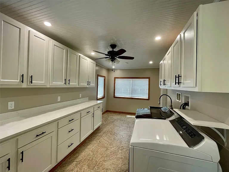 2727 Hall St — Photo 23